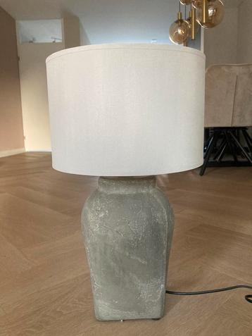 Zware degelijke kruiklamp beschikbaar voor biedingen