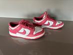 Nike Dunk Low Archeo Pink maat  39, Kleding | Dames, Schoenen, Ophalen of Verzenden, Zo goed als nieuw, Overige typen