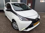 Toyota Aygo 1.0 VVT-i x / LED / NAP, Auto's, Toyota, Voorwielaandrijving, Stof, Gebruikt, Met garantie (alle)