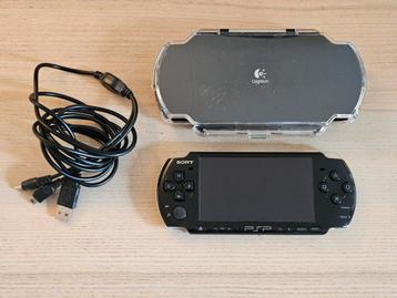 PSP 3004 + USB lader + 32GB SD card beschikbaar voor biedingen