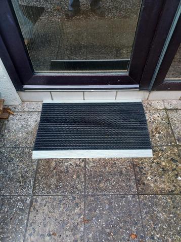 Deurmat buiten  50x80cm beschikbaar voor biedingen
