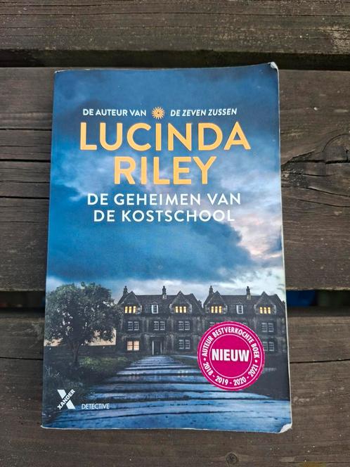 Lucinda Riley - De geheimen van de kostschool, Boeken, Detectives, Gelezen, Ophalen of Verzenden