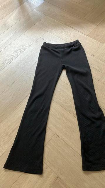 Zwarte flared broek WE maat 146 - zo goed als nieuw! beschikbaar voor biedingen