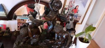 Bronzen beeld van putti beschikbaar voor biedingen