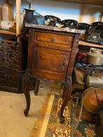 Antiek nachtkastje., Ophalen