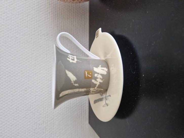 2x kop en schotel nestle special T, Huis en Inrichting, Keuken | Servies, Zo goed als nieuw, Kop(pen) en/of Schotel(s), Overige stijlen