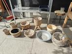 Diverse tuinartikelen (potten, vogelhuis, slakkenverdrijver), Ophalen, Kunststof, Gebruikt, Rond