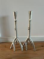 Zilveren kleurige kandelaars, Huis en Inrichting, Ophalen, 50 tot 75 cm