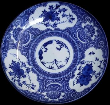 NABESHIMA porseleinen bord.  beschikbaar voor biedingen