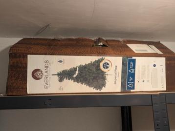 Kunst kerstboom 1,5 meter hoog 1 meter breed beschikbaar voor biedingen