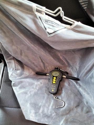 Vis weegschaal + weegtas beschikbaar voor biedingen