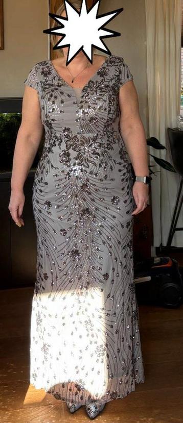 Avondjurk  beschikbaar voor biedingen