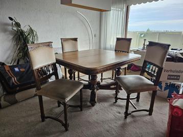Antieke eettafel en 4 stoelen beschikbaar voor biedingen