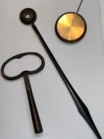 Antieke klok herstel onderdelen slinger opwindsleutel wijzer, Antiek en Kunst, Antiek | Klokken, Ophalen of Verzenden