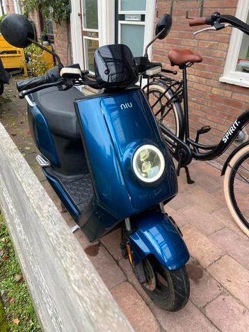 Elektrische NIU scooter 25km/uur beschikbaar voor biedingen