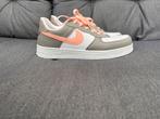 Nieuwe  Nike Air Jordan 1 low maat 42 grijs grey roze, Nieuw, Grijs, Ophalen of Verzenden, Sneakers of Gympen