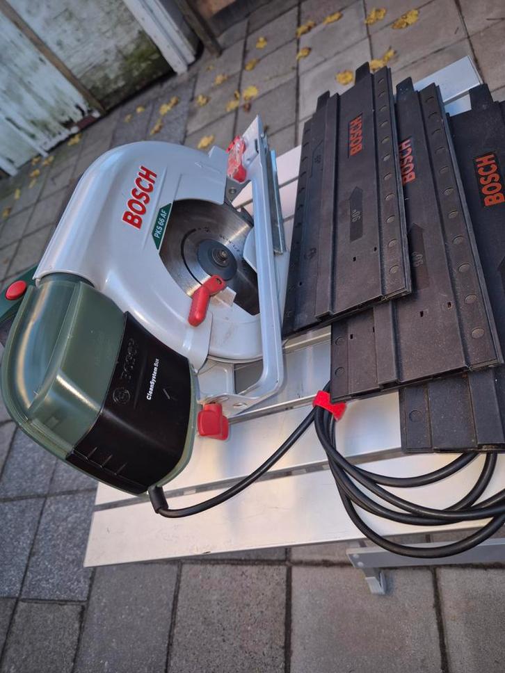 Bosch PKS 66 AF Cirkelzaag - geleiderail, Doe-het-zelf en Verbouw, Gereedschap | Zaagmachines, Cirkelzaag, 1200 watt of meer, 30 tot 70 mm
