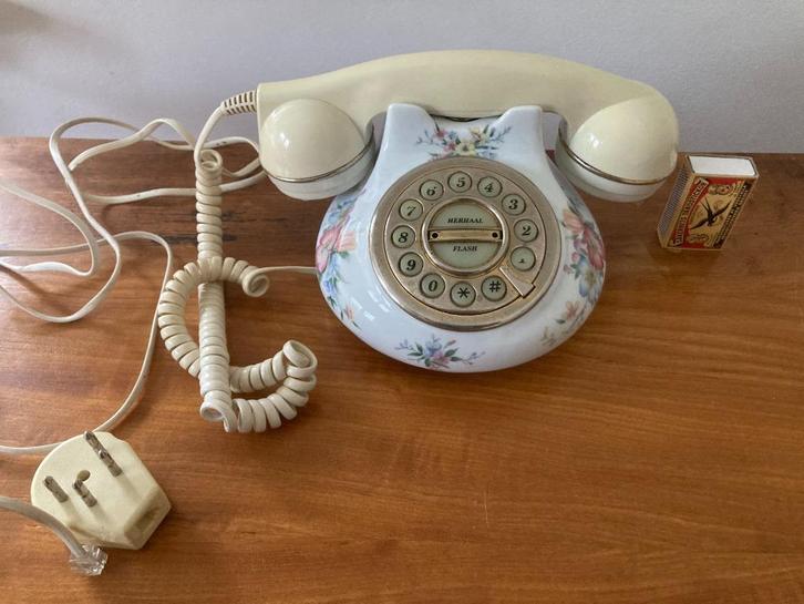 Royal Albert Constance porselein telefoontoestel fine china, Telecommunicatie, Vaste telefoons | Niet Draadloos, Gebruikt, Met draaischijf