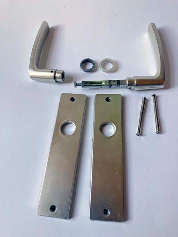 Deurbeslag - goedkope standaard klinken beschikbaar voor biedingen