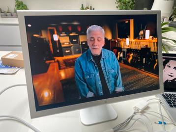 apple cinema display 23” beschikbaar voor biedingen