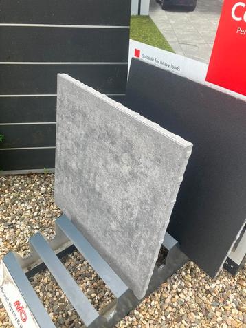 80x80x4 betontegels met toplaag en coating beschikbaar voor biedingen