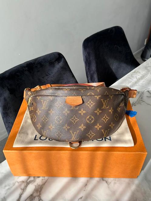 Louis Vuitton Monogram Bum Bag origineel, Sieraden, Tassen en Uiterlijk, Tassen | Damestassen, Zo goed als nieuw, Schoudertasje