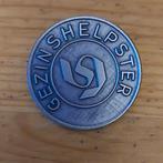 Speld Gezinshelpster jaren 60, Verzamelen, Speldjes, Pins en Buttons, Ophalen of Verzenden, Zo goed als nieuw, Overige onderwerpen