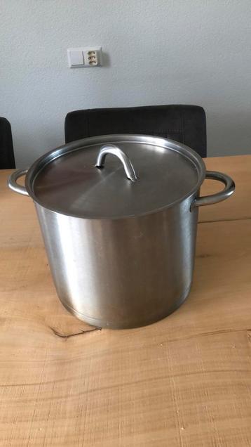 Soep pan beschikbaar voor biedingen