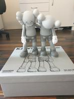 KAWS open edition 2019 Along The Way vinyl figure grey, Verzamelen, Poppetjes en Figuurtjes, Ophalen of Verzenden, Zo goed als nieuw