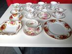 Royal Albert servies Oa Flower of the Month October Heren, Huis en Inrichting, Keuken | Servies, Ophalen of Verzenden, Zo goed als nieuw