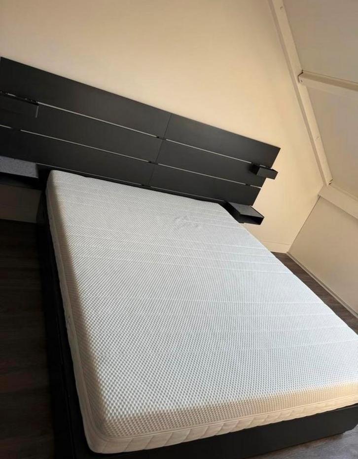 IKEA Nordli bed 160x200 zwart met hoofdbord, Huis en Inrichting, Slaapkamer | Bedden, Zo goed als nieuw, Tweepersoons, 160 cm