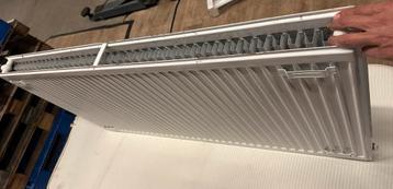 Radiator wit 140x80x10cm met standbuis set beschikbaar voor biedingen