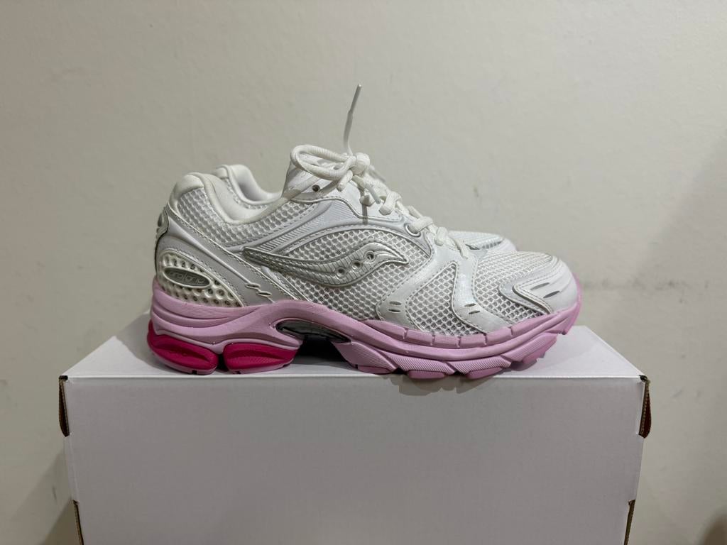 Te koop nieuwe Saucony Progrid Triumph 4, Postlaan 3, Nieuw, Ophalen of Verzenden, Sneakers of Gympen