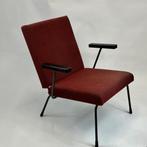 Gispen 1407 fauteuil met zwart frame en rode bekleding, Huis en Inrichting, Ophalen, Gebruikt, 75 tot 100 cm, Metaal