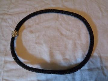 zwarte hals band met strass magneet sluiting nr k 5372 beschikbaar voor biedingen