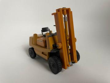 model Toyota vorkheftruck, Yonezawa Diapet, geel, 1/24 (?) beschikbaar voor biedingen
