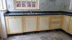 Keuken met marmeren blad en vaatwasser, Huis en Inrichting, Keuken | Complete keukens, Ophalen, Gebruikt, Geel, Hoekkeuken