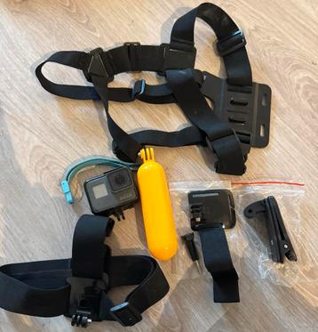 GoPro Hero 5 + mounts, straps & charger (complete set) beschikbaar voor biedingen