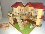 Sylvanian families groot huis met popjes en accessoires, Kinderen en Baby's, Ophalen of Verzenden, Zo goed als nieuw