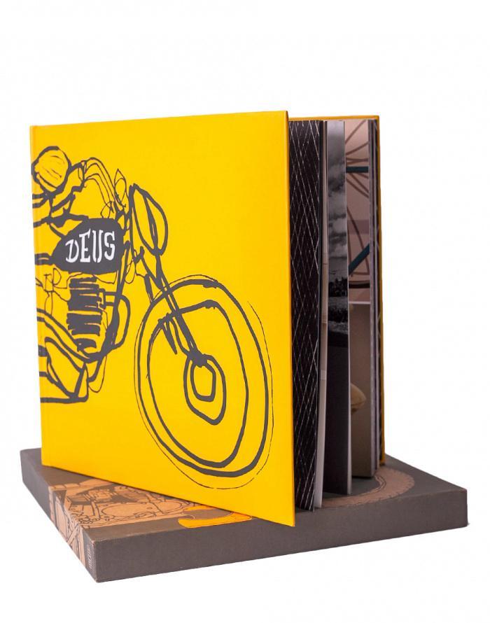 The book of Deus, Boeken, Auto's | Folders en Tijdschriften, Zo goed als nieuw, Algemeen, Ophalen of Verzenden