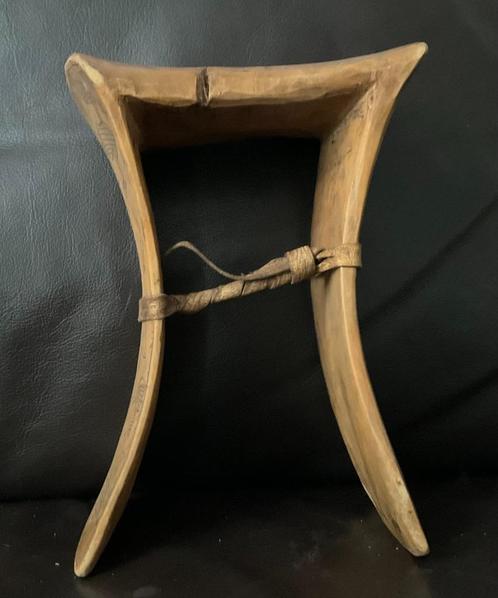 Kenia - Versierde Neksteun - TURKANA stam, Antiek en Kunst, Curiosa en Brocante, Ophalen