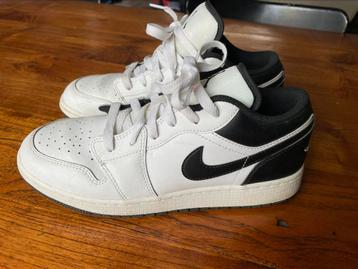 Nike Jordan zwart-wit maat 39 beschikbaar voor biedingen