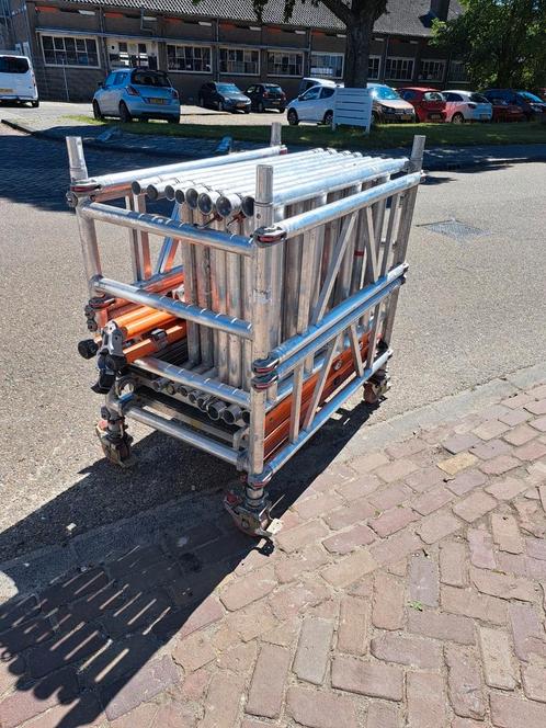 Te koop nette complete altrex mitower rolsteiger, Doe-het-zelf en Verbouw, Steigers, Zo goed als nieuw, Rolsteiger of Kamersteiger