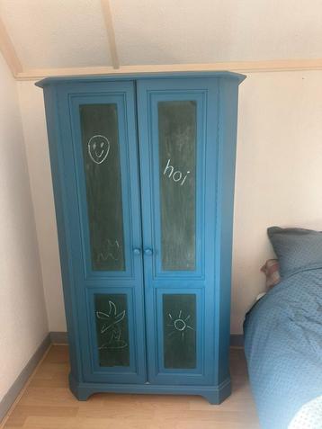 Kledingkast kinderkamer beschikbaar voor biedingen