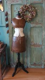 Antieke wespentaille paspop, Papier-mache,met lange rok., Ophalen