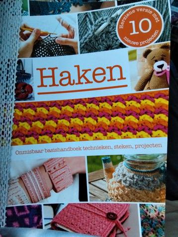 Haakboek met leuke patronen beschikbaar voor biedingen