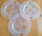 Vintage dinerborden frosted glas bloem motief 3 stuks €12,00, Huis en Inrichting, Keuken | Servies, Ophalen of Verzenden, Bord(en)