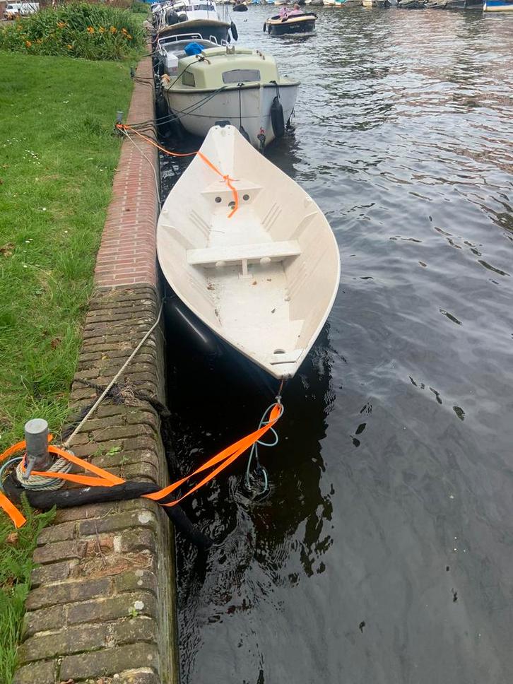 Prachtig gerestaureerd houten bootje, Watersport en Boten, Roeiboten, Zo goed als nieuw, Hout, Met roeispanen of peddels, Met motor