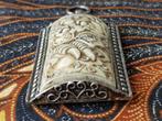 Mooie vintage Chinese hanger met Boeddha en draak 9 cm.