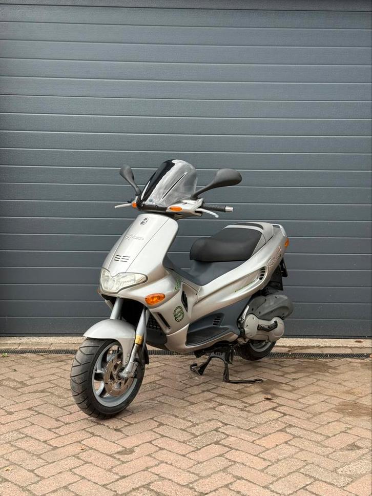 gilera runner 180cc, Fietsen en Brommers, Scooters | Piaggio, Zo goed als nieuw, Overige modellen, Ophalen